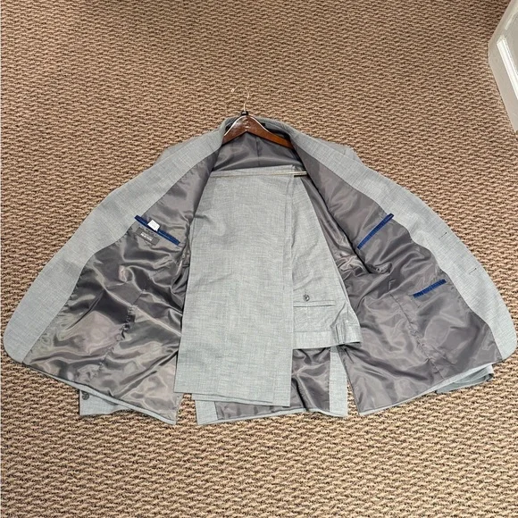 NEW Kenneth Cole Reaction light gray suit - Picture 11 of 12